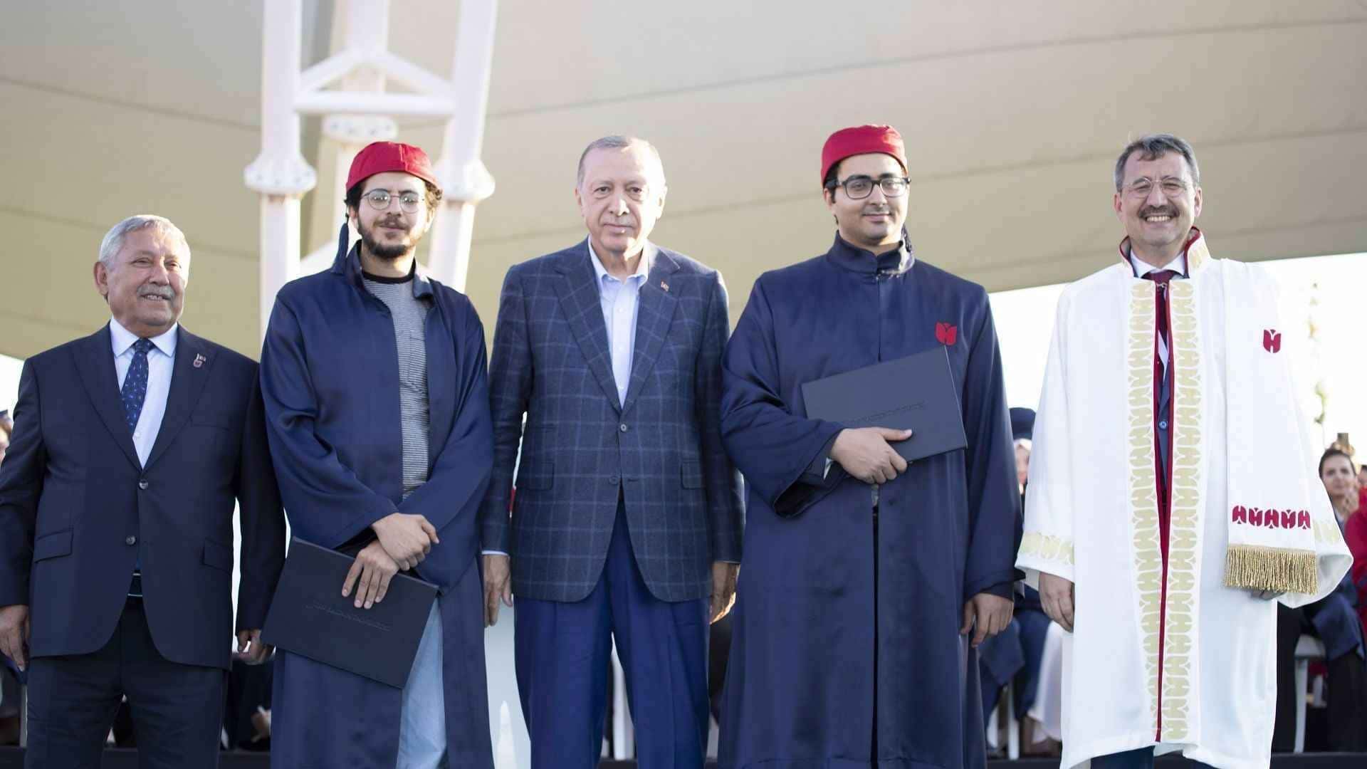 Doktora Mezunlarımız Diplomalarını Cumhurbaşkanı Erdoğan’dan Aldı